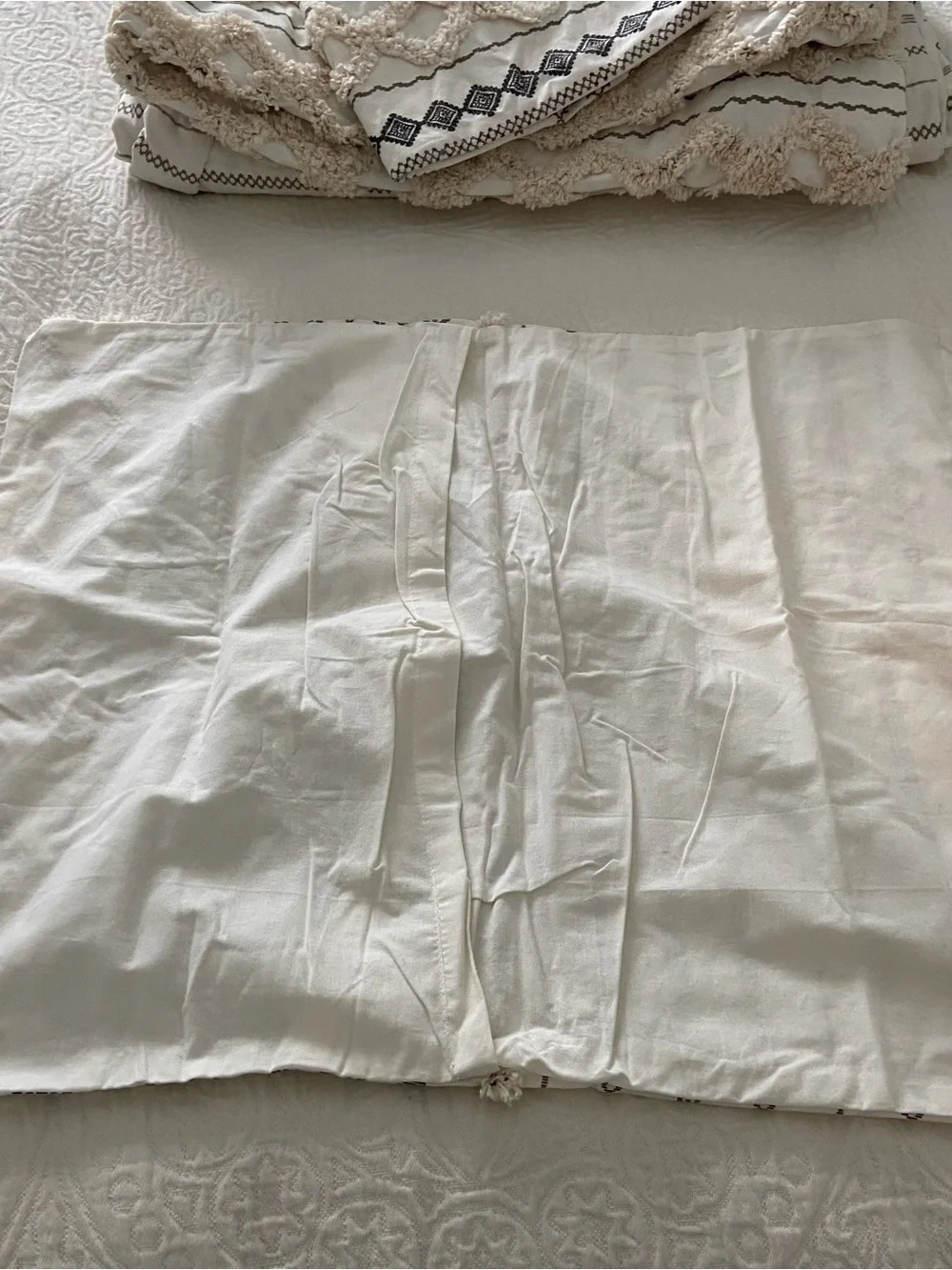 Ink+Ivy Ivory Textured Tufted Chenille Full/Queen Duvet Cover with Geometric